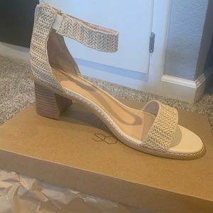 Straw sandal